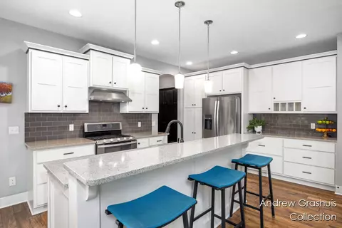 Kitchen - 10 Fox Pt, Ada, MI 49301 photo 3 of 3