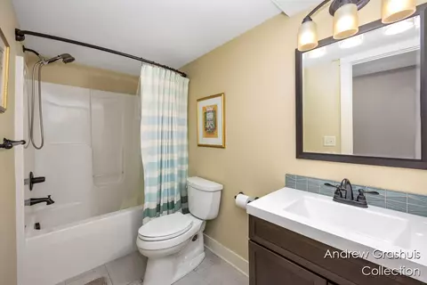 Bath - 10 Fox Pt, Ada, MI 49301 photo 5 of 5