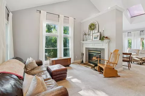 Living - 3685 Kibby, Jackson, MI 49201 photo 1 of 2
