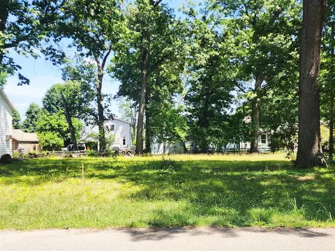 V/l 35 1/2, Paw Paw, MI 49079