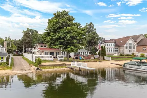 2587 Lake Shr, Niles, MI 49120