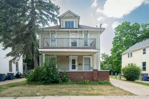 945 Kalamazoo, Grand Rapids, MI 49507