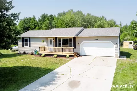898 E Riley Thompson, Muskegon, MI 49445