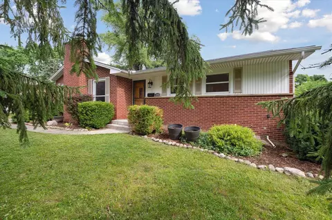 2010 Brampton Ct, Ann Arbor, MI 48103 photo 3