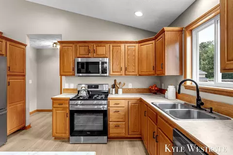 Kitchen - 1769 Cuper, Dorr, MI 49323 photo 5 of 6
