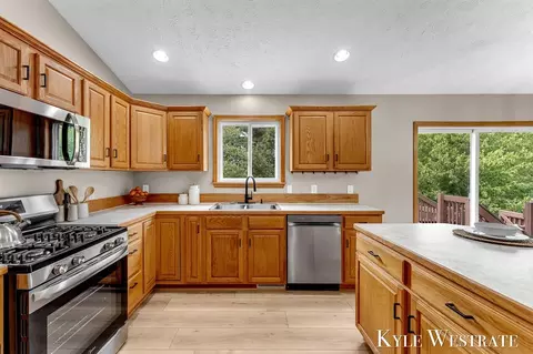 Kitchen - 1769 Cuper, Dorr, MI 49323 photo 4 of 6