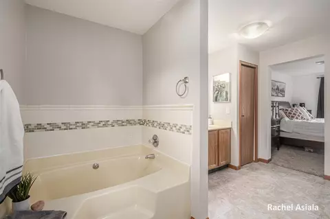 Bath - 153 Colonial, Augusta, MI 49012 photo 2 of 5
