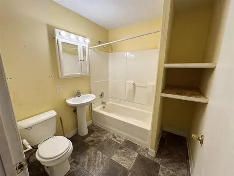 Bath - 918 Orchard, Jackson, MI 49203 photo 1 of 1