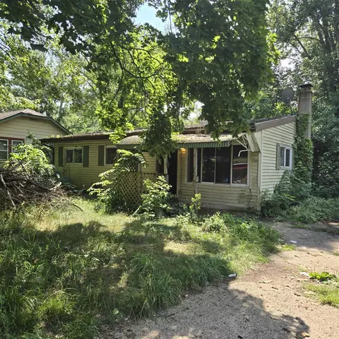 709 11th, Three Rivers, MI 49093