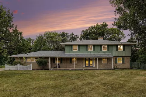 1726 S State, Ionia, MI 48846