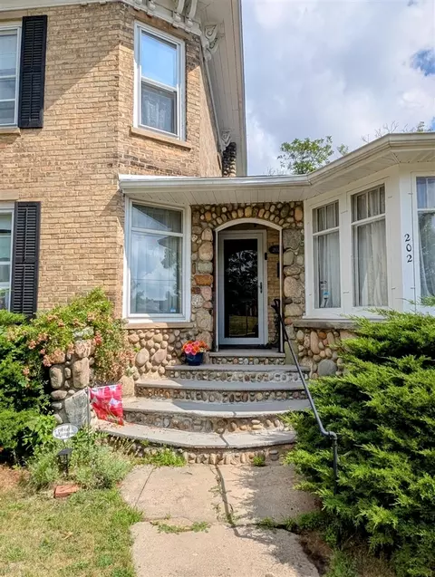 Exterior - 202 W Main, Stanton, MI 48888 photo 2 of 10
