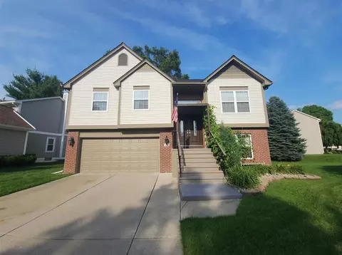 1384 Pond Vw, Wixom, MI 48393