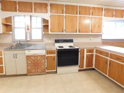 Kitchen - 842 E Michigan, Marshall, MI 49068 photo 1 of 3