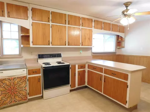 Kitchen - 842 E Michigan, Marshall, MI 49068 photo 3 of 3