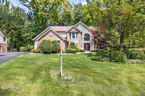 5521 Lohr Lk, Ann Arbor, MI 48108