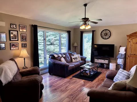 Living - 69361 Carls, Sturgis, MI 49091 photo 5 of 10