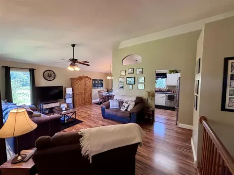 Living - 69361 Carls, Sturgis, MI 49091 photo 2 of 10
