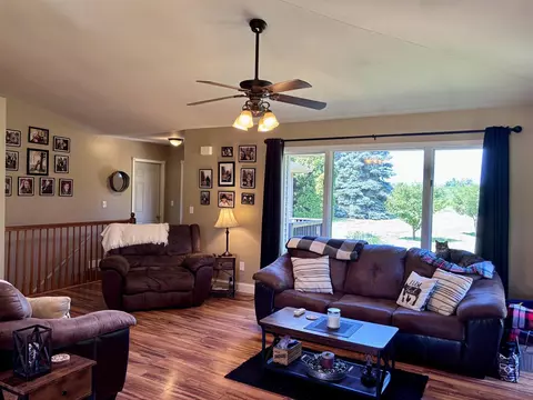 Living - 69361 Carls, Sturgis, MI 49091 photo 6 of 10