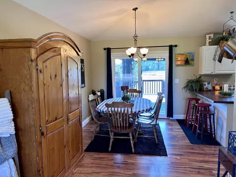 Dining - 69361 Carls, Sturgis, MI 49091 photo 4 of 4