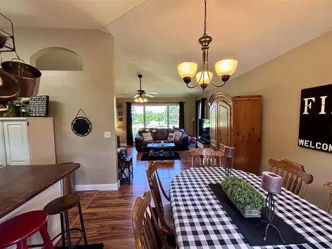 Dining - 69361 Carls, Sturgis, MI 49091 photo 2 of 4