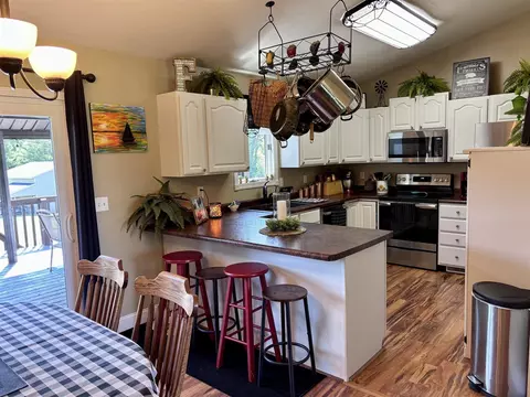 Kitchen - 69361 Carls, Sturgis, MI 49091 photo 5 of 5