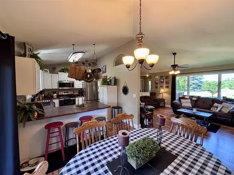 Dining - 69361 Carls, Sturgis, MI 49091 photo 1 of 4