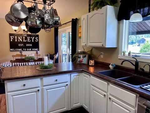 Kitchen - 69361 Carls, Sturgis, MI 49091 photo 3 of 5