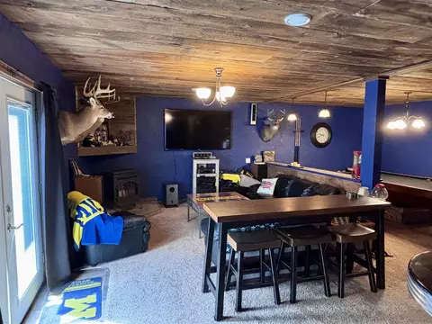 Living - 69361 Carls, Sturgis, MI 49091 photo 7 of 10