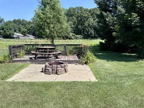 Exterior - 69361 Carls, Sturgis, MI 49091 photo 10 of 27
