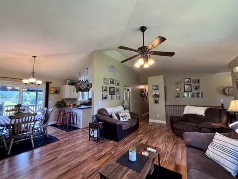 Living - 69361 Carls, Sturgis, MI 49091 photo 4 of 10