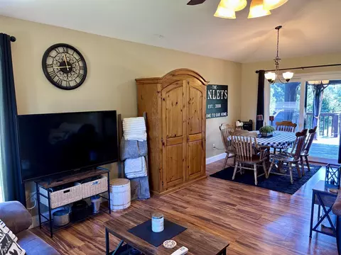 Living - 69361 Carls, Sturgis, MI 49091 photo 1 of 10