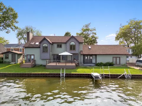 1176 Lakeside, Howell, MI 48843
