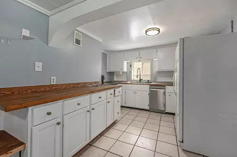 Kitchen - 984 106th, Plainwell, MI 49080 photo 2 of 2