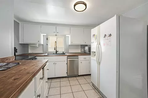 Kitchen - 984 106th, Plainwell, MI 49080 photo 1 of 2