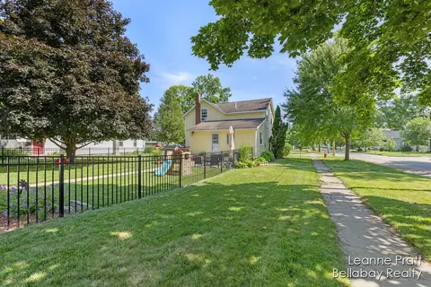 Exterior - 401 E State, Hastings, MI 49058 photo 3 of 4
