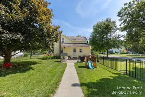 Exterior - 401 E State, Hastings, MI 49058 photo 2 of 4