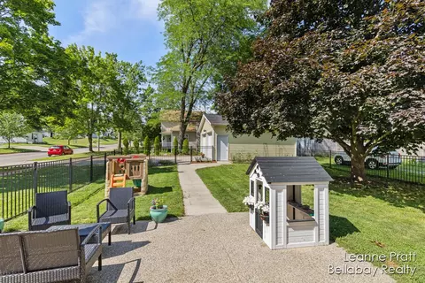 Exterior - 401 E State, Hastings, MI 49058 photo 4 of 4