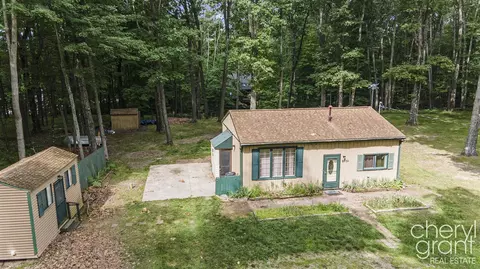 9151 St Ives, Stanwood, MI 49346