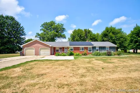 705 E Main, Fennville, MI 49408