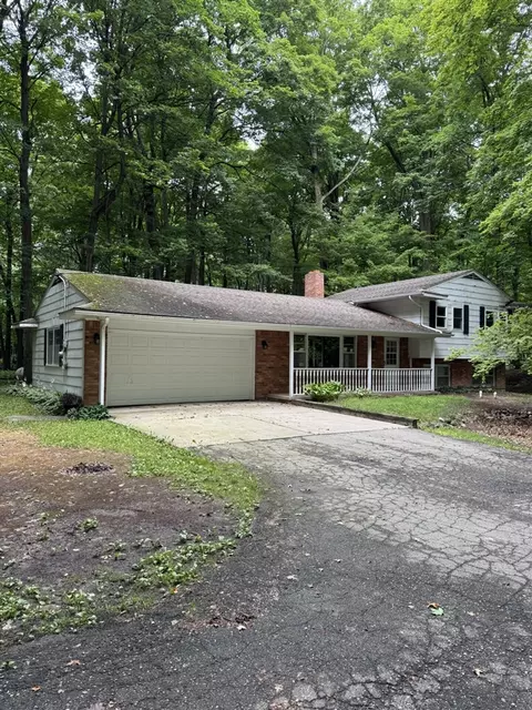 13752 Forest Hl, Grand Ledge, MI 48837
