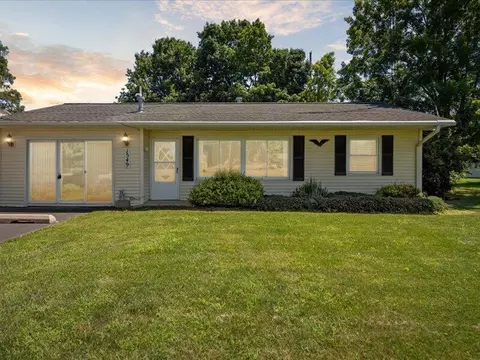 1549 Wolf Lk, Grass Lake, MI 49240