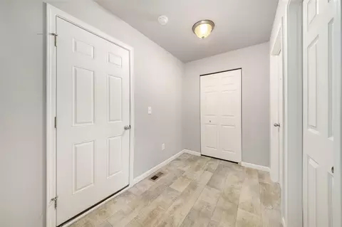 Entry Way - 1931 Harold, Adrian, MI 49221 photo 4 of 5