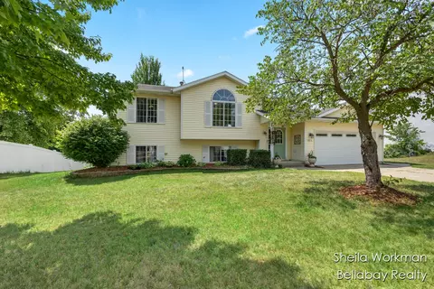 322 Riverwood, Middleville, MI 49333