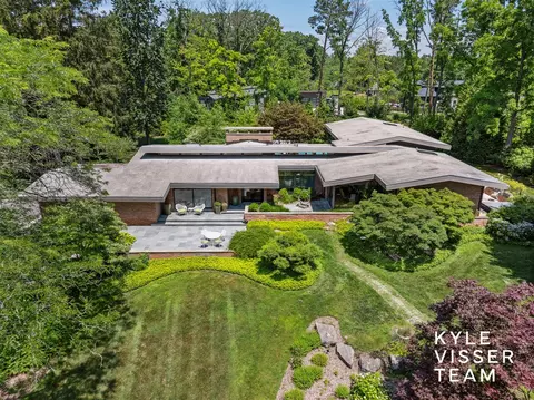 130 Robinwood, Grand Rapids, MI 49506