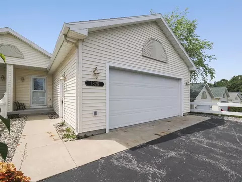 1828 Pine Rdg, Manistee, MI 49660