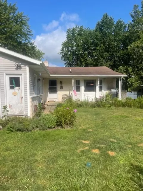 8305 Cowan Lk, Rockford, MI 49341
