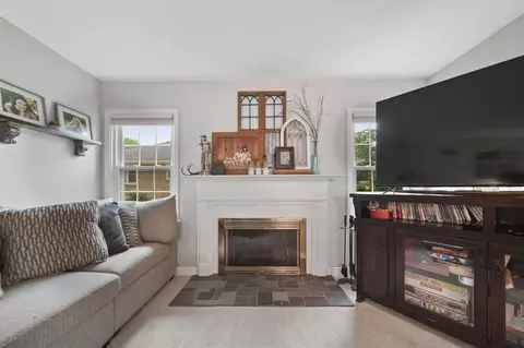Living - 1773 Shoemaker, Jackson, MI 49203 photo 2 of 3