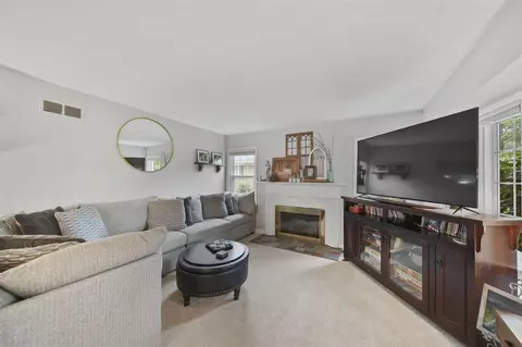 Living - 1773 Shoemaker, Jackson, MI 49203 photo 1 of 3