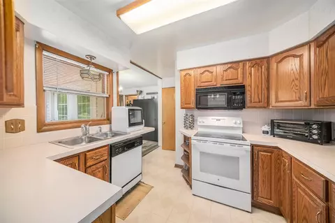 Kitchen - 440 Marshall, Brooklyn, MI 49230 photo 1 of 3
