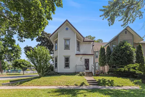 449 4th, Manistee, MI 49660